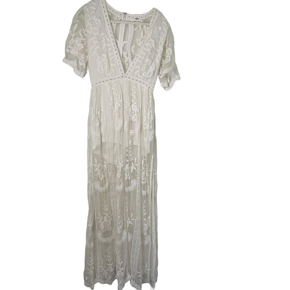 NWOT Honey Punch White embroidered Lace romper with Maxi lace overlay - M